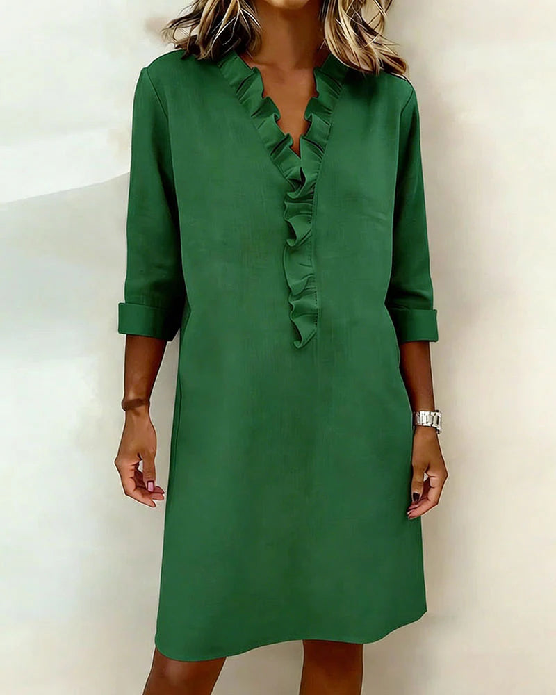 Vestido liso con volantes y cuello en V