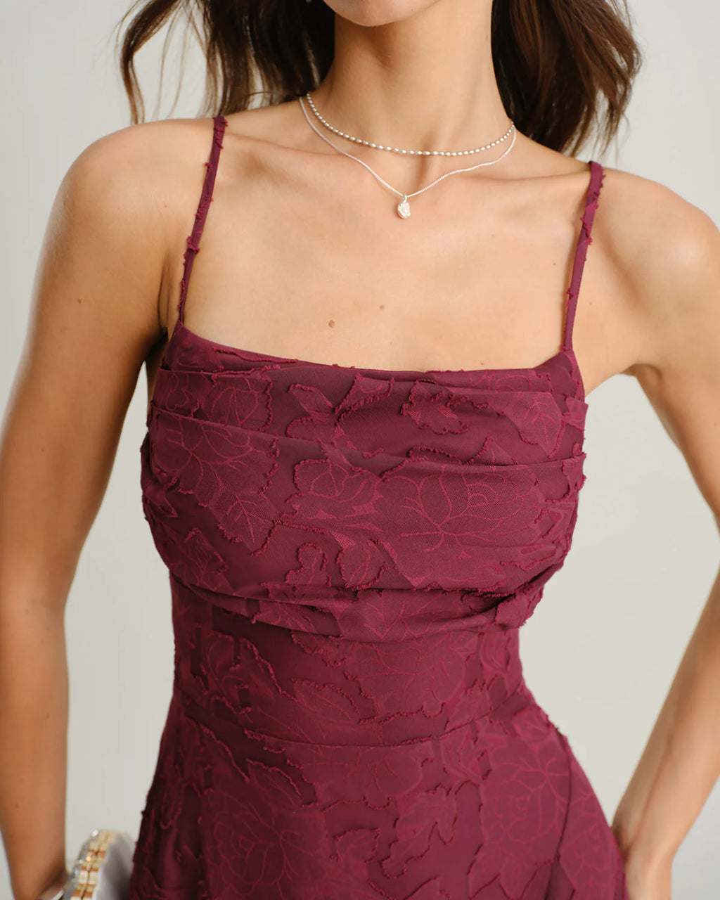 Vestido largo de jacquard color rojo vino